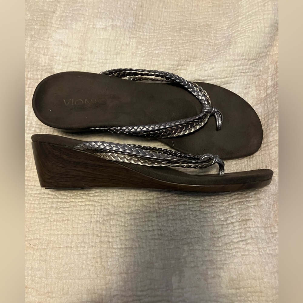 Brown Vionic Woven Sandals - Picture 2 of 6